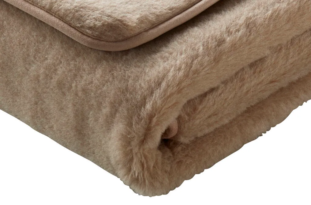 Beige Decke aus weichem Material